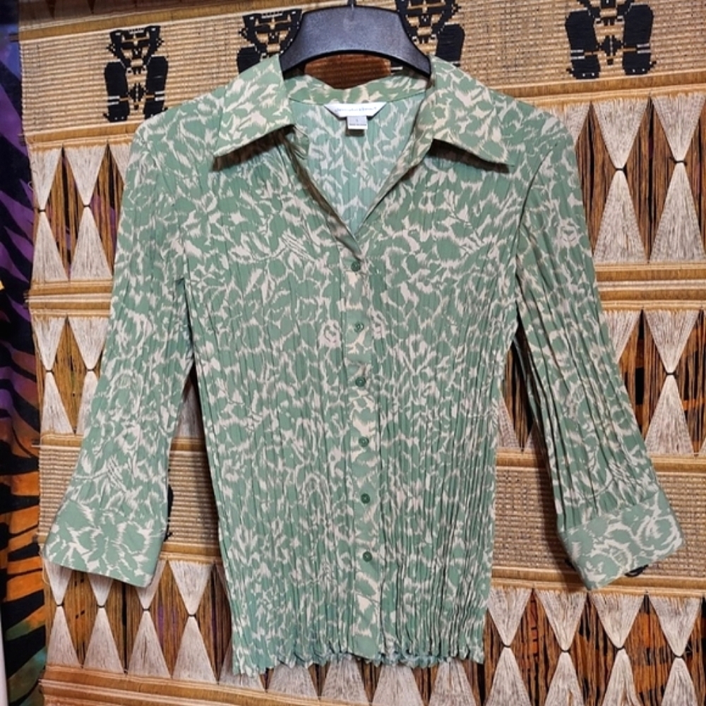 Green Crinkled Christopher & Banks Button-Up Top
